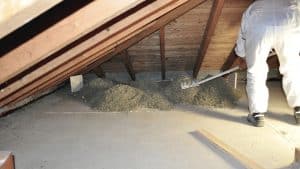 Isolamento termico con canapa e calce del sottotetto in un edificio TecnoCanapa